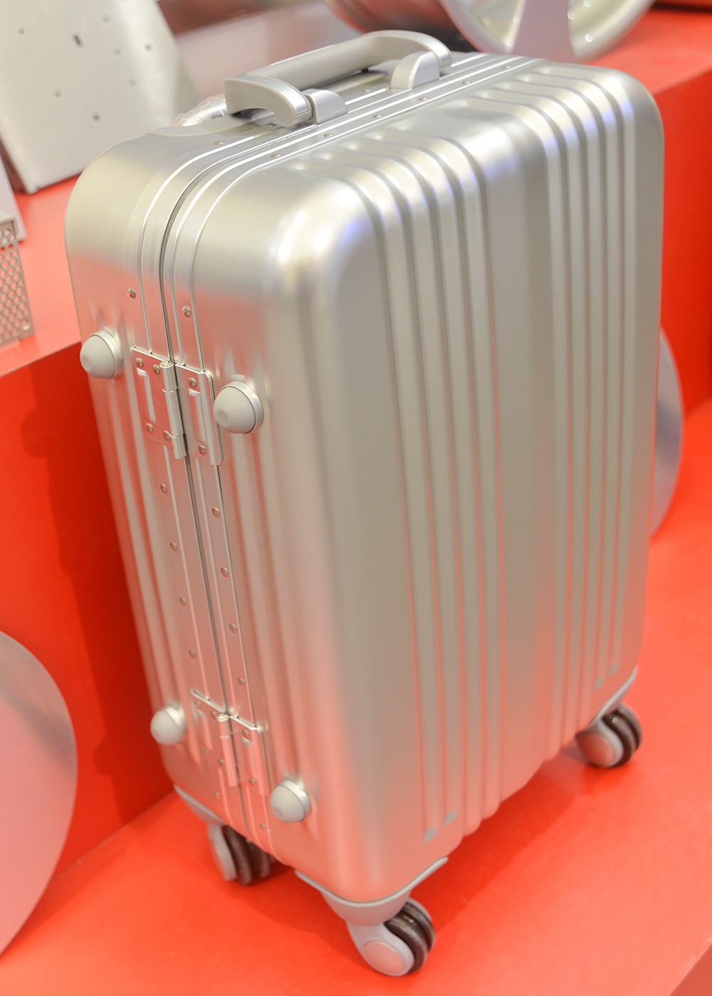 Aluminum Applications: Aluminum Luggage